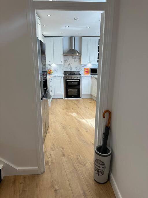 Stylish, Smart & Fun 4 Bed * London