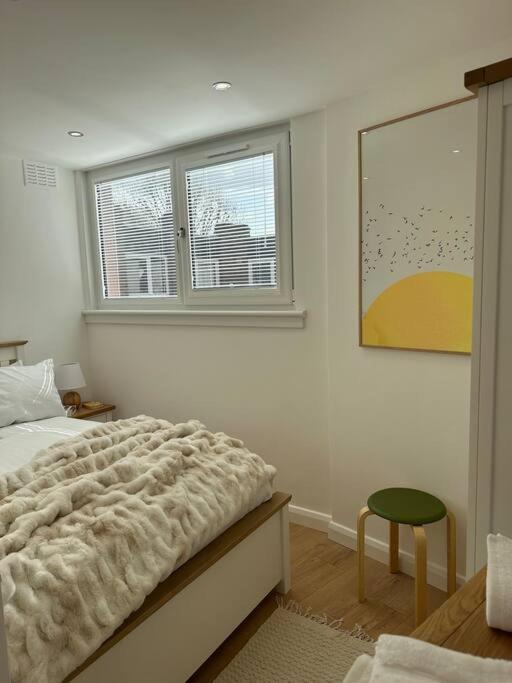 Stylish, Smart & Fun 4 Bed London