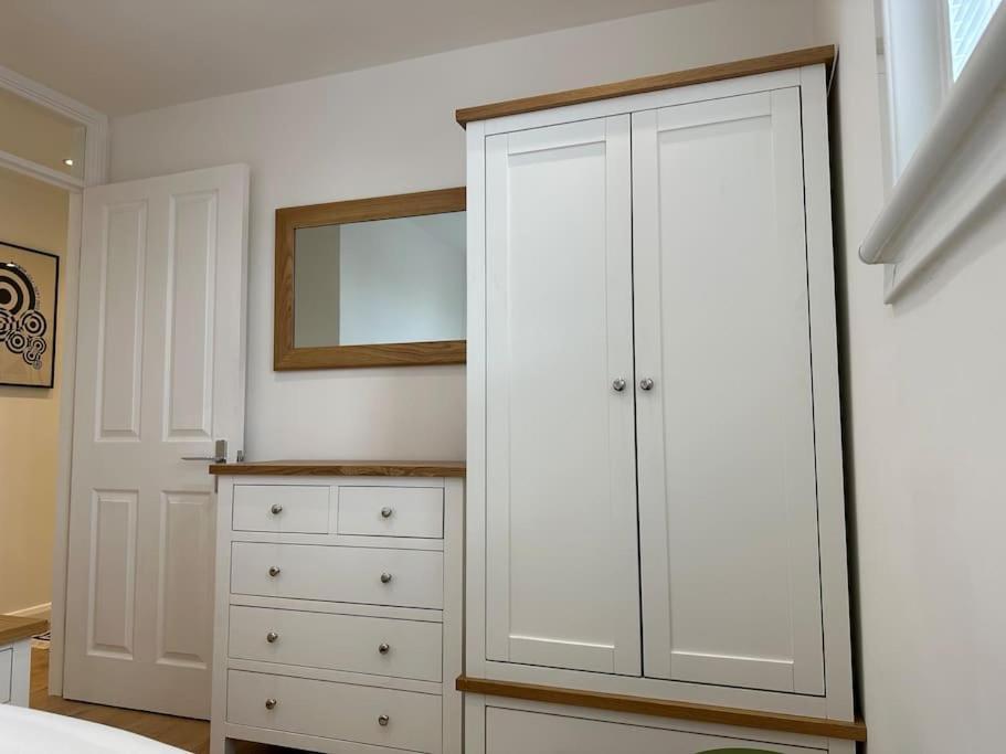 Stylish, Smart & Fun 4 Bed Apartment London