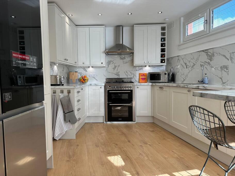 Stylish, Smart & Fun 4 Bed * London