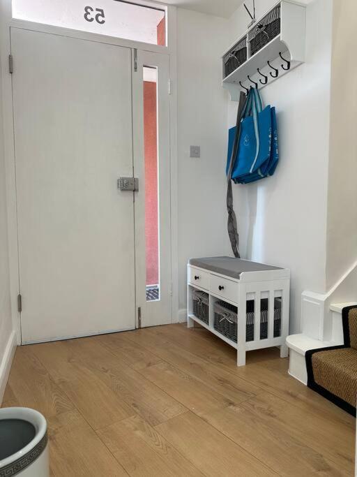 Stylish, Smart & Fun 4 Bed Apartment London