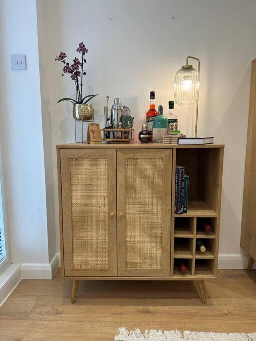 Apartment Stylish, Smart & Fun 4 Bed London