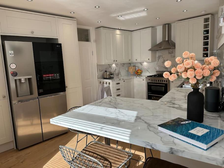 Apartment Stylish, Smart & Fun 4 Bed