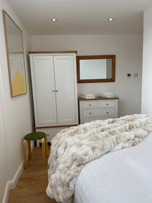 Stylish, Smart & Fun 4 Bed