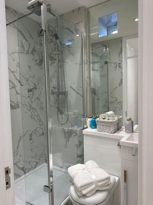 Stylish, Smart & Fun 4 Bed Apartment