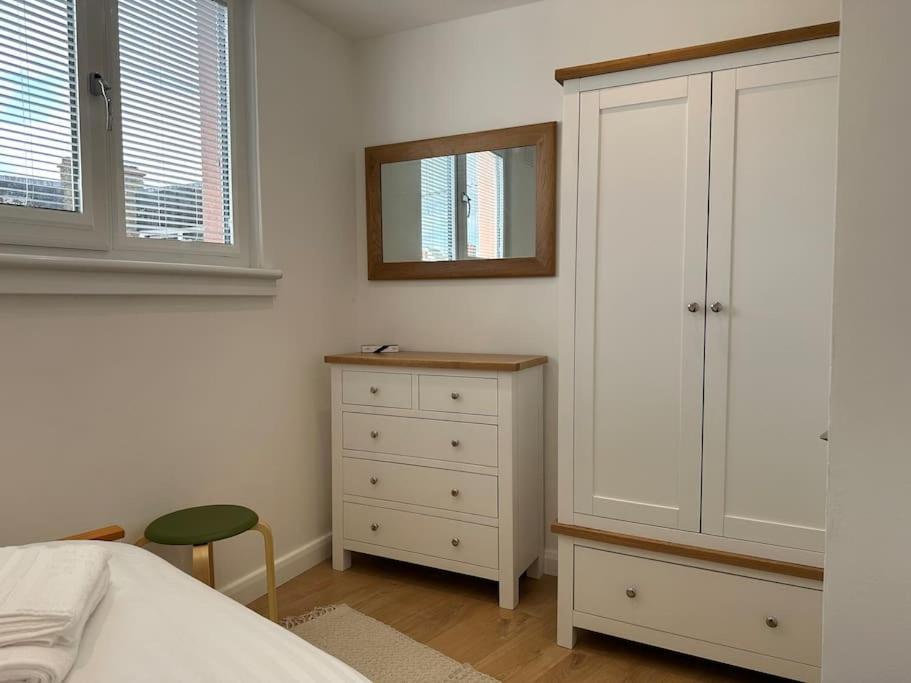 Apartment Stylish, Smart & Fun 4 Bed London